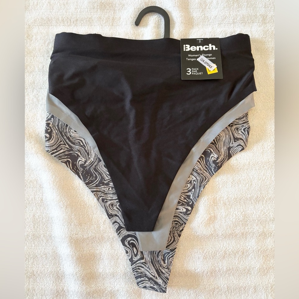 🆕 NEW 3 Pack Bench Women's Thongs, Size L, Black, Grey & Patterned, on Hanger
